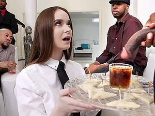 Hazel Moore carry through Gangbang hậu môn với vòi nước lớn màu đen