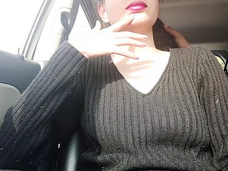 گاڑی کے باہر دوست کے لئے ڈاگی اسٹائل ہینڈ کام۔