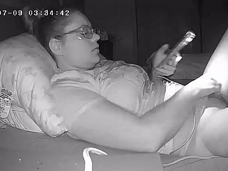 Una troia prosperosa fa un videotape per dishearten sua ragazza, ripresa da una telecamera nascosta