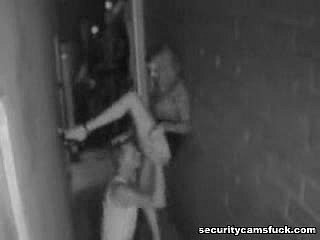 防犯カメラが撮影した路地裏での性行為