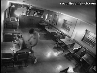 閉鎖されたバーはハードコアなセッションに最適なシナリオです