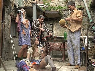 HORRORPORN - بٹی ہوئی خاندان