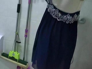 چینی MILF پر pisses، بارش، rip tide کے، اور Screws.mp4