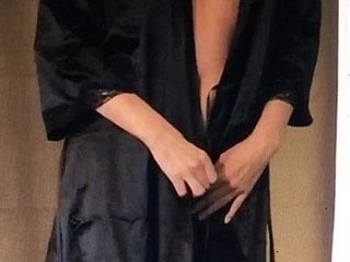 سیاہ لباس میں عریاں رقص